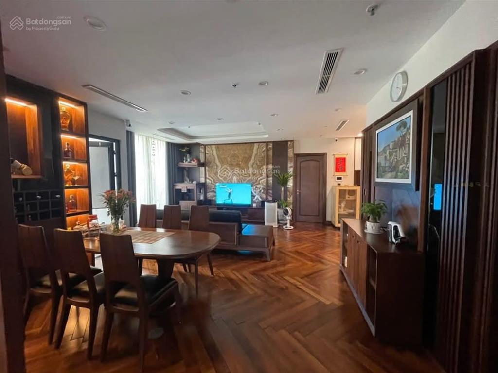 Bán gấp trong tháng căn góc 15b tòa g2  4n3vs ban công đông nam view hồ