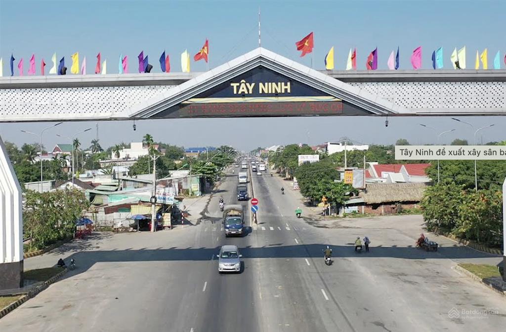 Ngộp tiền ngân hàng chính chủ bán nhanh lô đất đẹp gần cổng chào tây ninh