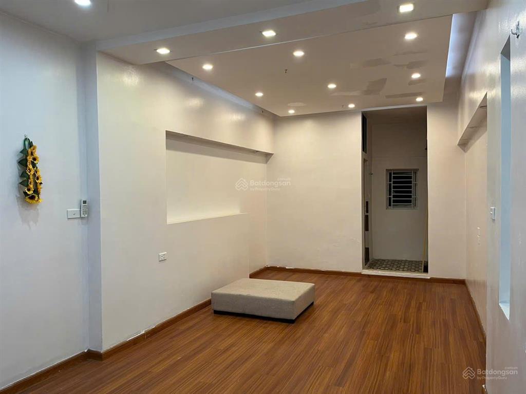 Cho thuê nhà tầng 2 và 3 ngõ 266 đội cấn  ba đình  90m2 chỉ 6,5tr/tháng