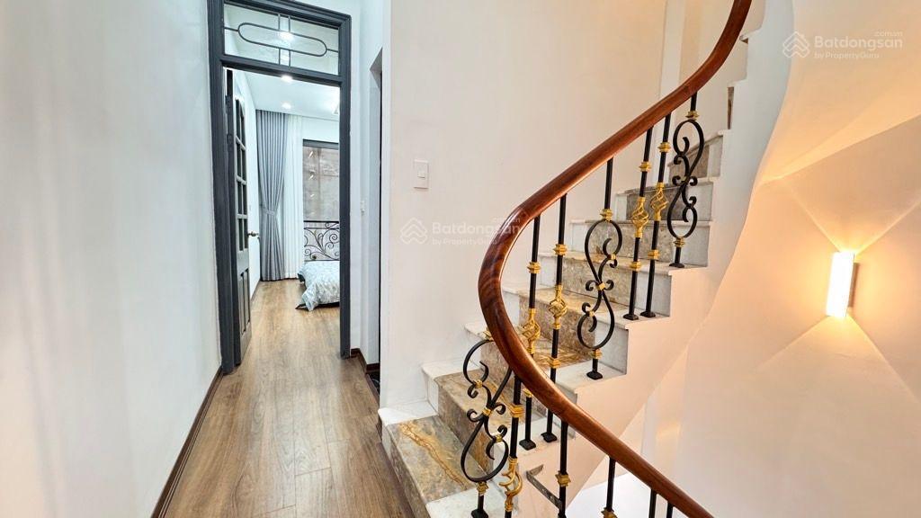 Chỉ 9,3 tỷ có nhà 35m2x5t, 5 ngủ, phố nguyễn công hoan  làng xóm vin giảng võ, tặng full nội thất