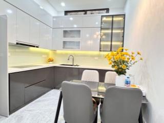 Chỉ 9,3 tỷ có nhà 35m2x5t, 5 ngủ, phố nguyễn công hoan  làng xóm vin giảng võ, tặng full nội thất
