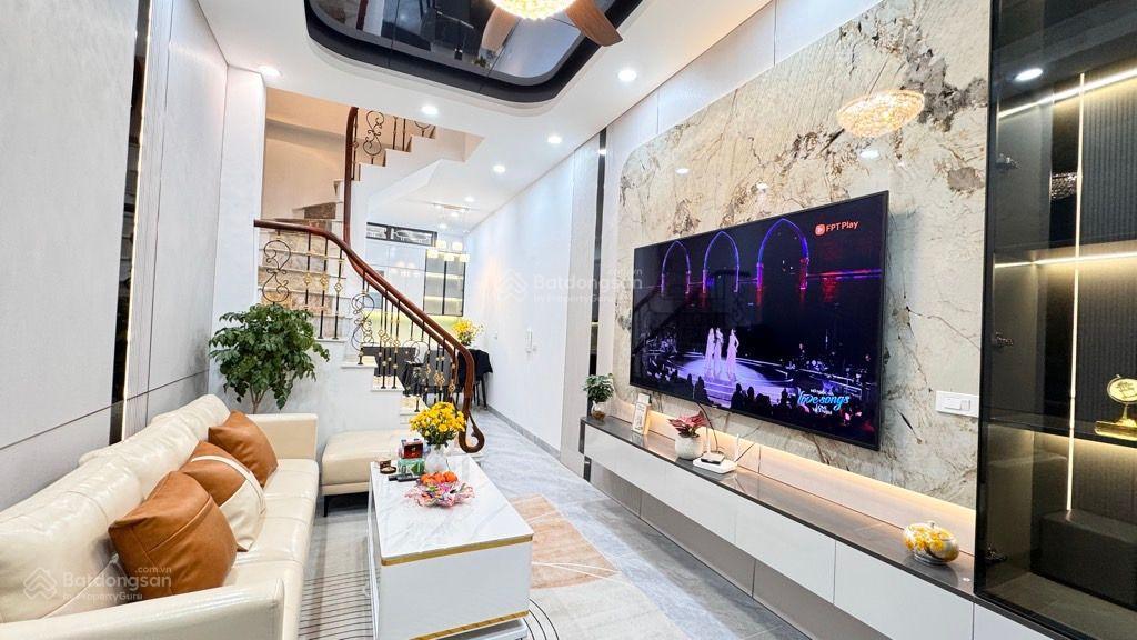 Chỉ 9,3 tỷ có nhà 35m2x5t, 5 ngủ, phố nguyễn công hoan  làng xóm vin giảng võ, tặng full nội thất