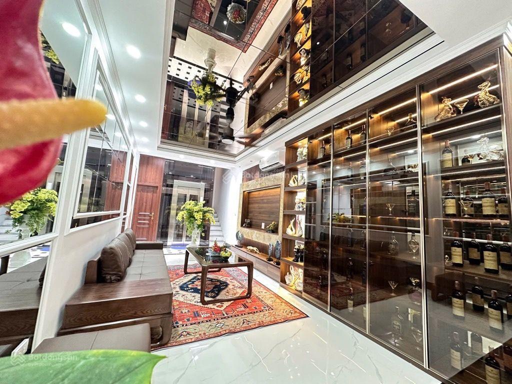 Bán nhà phố ngọc khánh  ba đình  6 tầng thang máy 3 mặt thoáng view lotte  tặng full nội thất