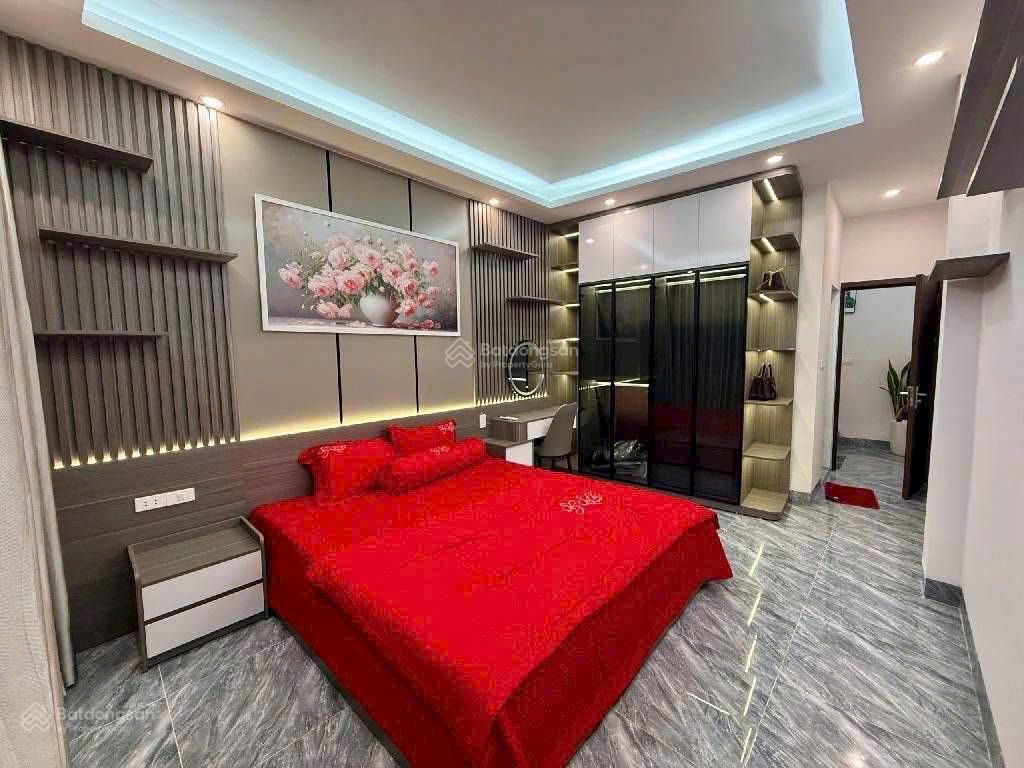 Hiếm có! phố lê trọng tấn, ô tô đỗ cửa,20m ra phố, sân xe riêng, nhà mới đẹp ở luôn, dt 35m2x5t