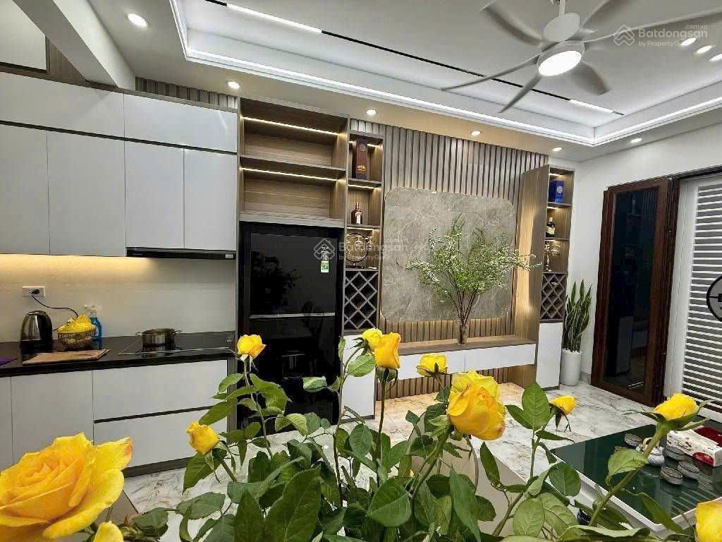 Hiếm có! phố lê trọng tấn, ô tô đỗ cửa,20m ra phố, sân xe riêng, nhà mới đẹp ở luôn, dt 35m2x5t