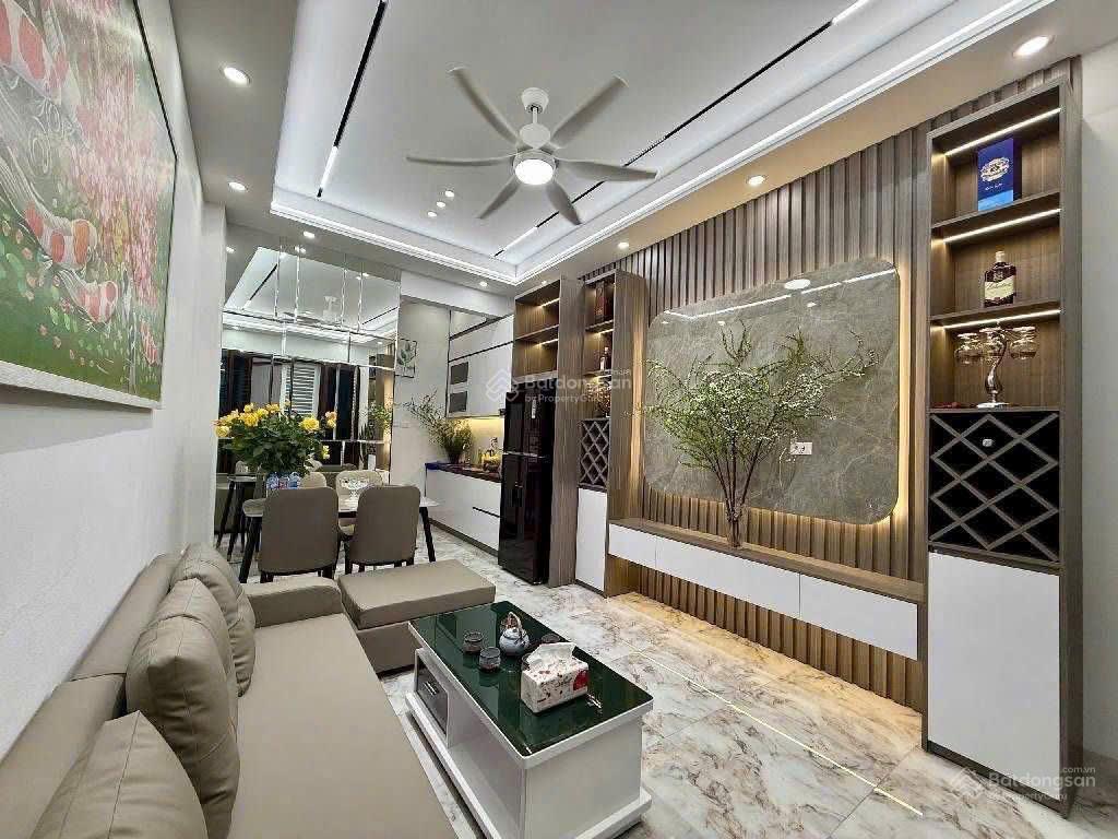 Hiếm có! phố lê trọng tấn, ô tô đỗ cửa,20m ra phố, sân xe riêng, nhà mới đẹp ở luôn, dt 35m2x5t