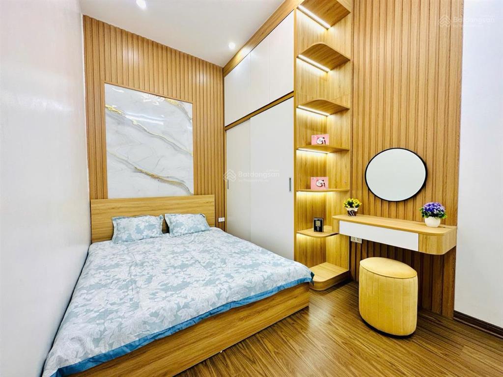 Bán nhà vũ tông phan, 20m ra phố, ngõ 3 gác tránh, dân xây, hai thoáng, có ban công, ko qh