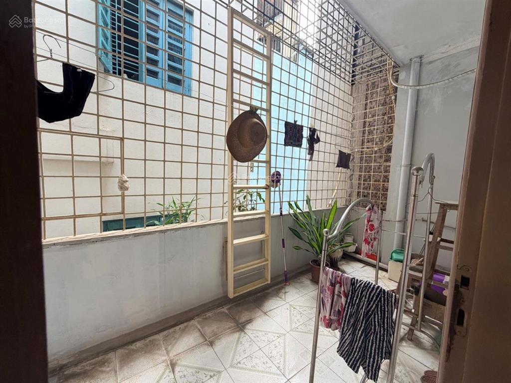 Cô họ nhờ bán nhà ngõ 342 khương đình, ngõ thông, lô góc, trước nhà 3 mét, ô tô đỗ cổng, miễn tg