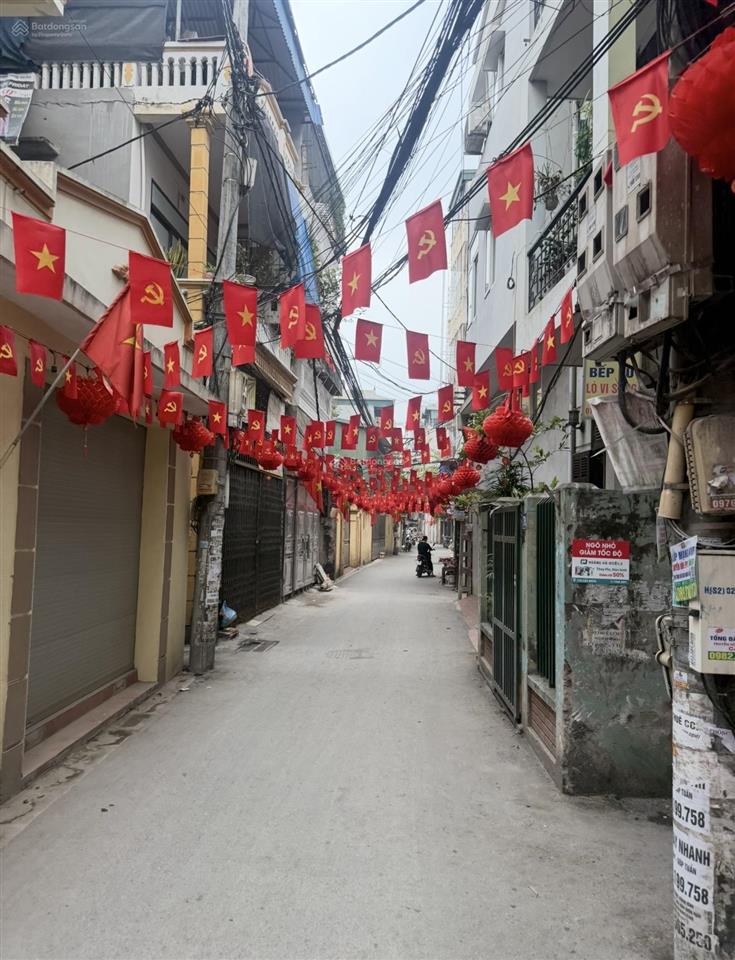 Cô họ nhờ bán nhà ngõ 342 khương đình, ngõ thông, lô góc, trước nhà 3 mét, ô tô đỗ cổng, miễn tg