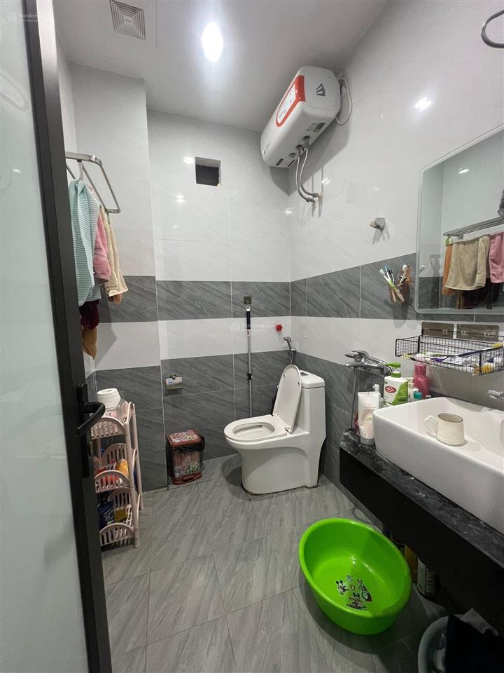 Hiếm có! phố lê trọng tấn, ô tô đỗ cổng ,20m ra phố, sân xe riêng, nhà dân xây kcbt