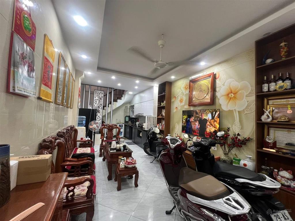 Hiếm có! phố lê trọng tấn, ô tô đỗ cổng ,20m ra phố, sân xe riêng, nhà dân xây kcbt