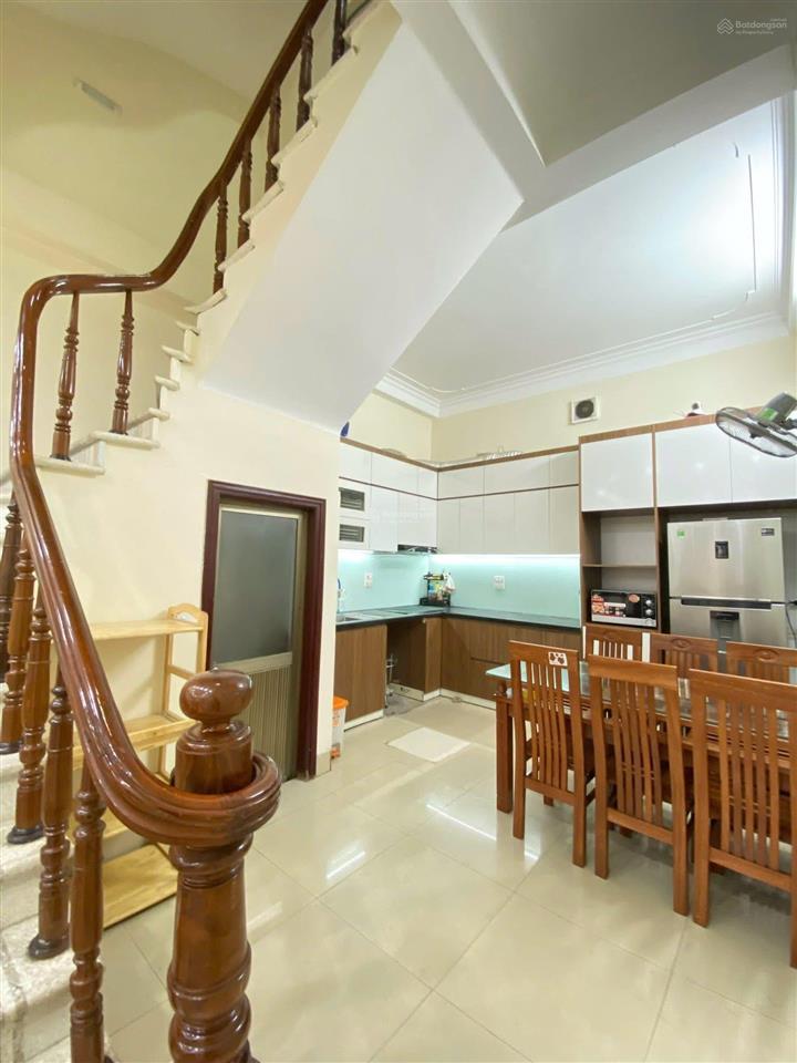 Bán gấp nhà mặt ngõ hoàng văn thái, ô tô đỗ cổng, dân xây, 30m ra phố, hai mặt thoáng