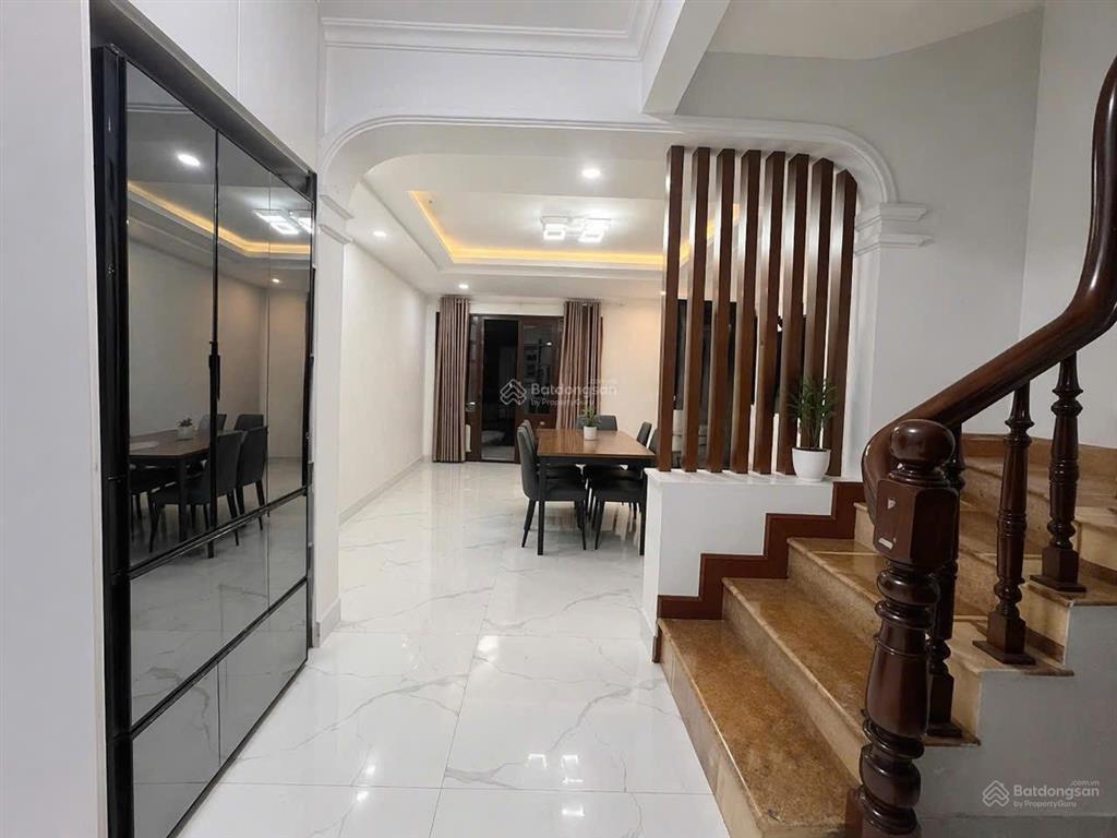 Bán gấp nhà mặt ngõ nguyễn ngọc nại, ô tô đỗ cổng, dân xây, 30m ra phố, hai mặt thoáng, ko qh