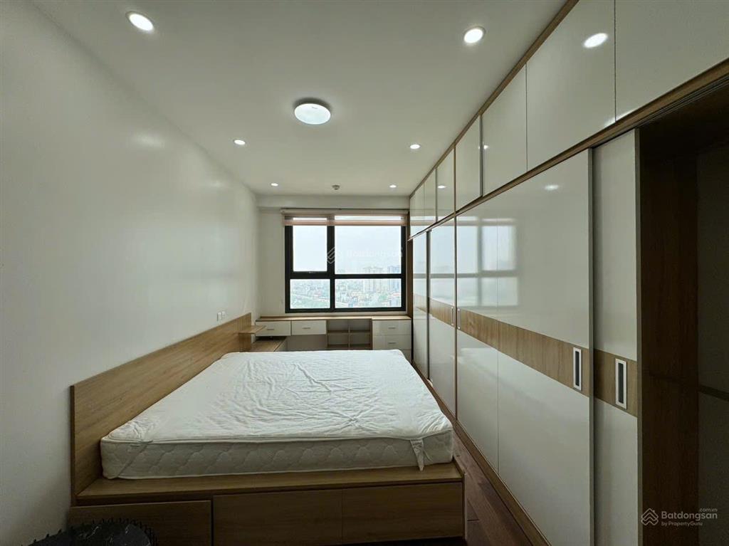Nhỉnh 10 tỷ bao phí  cư dân c6 d'capitale gửi bán căn 2 phòng ngủ 83/73m2 ban công đông nam