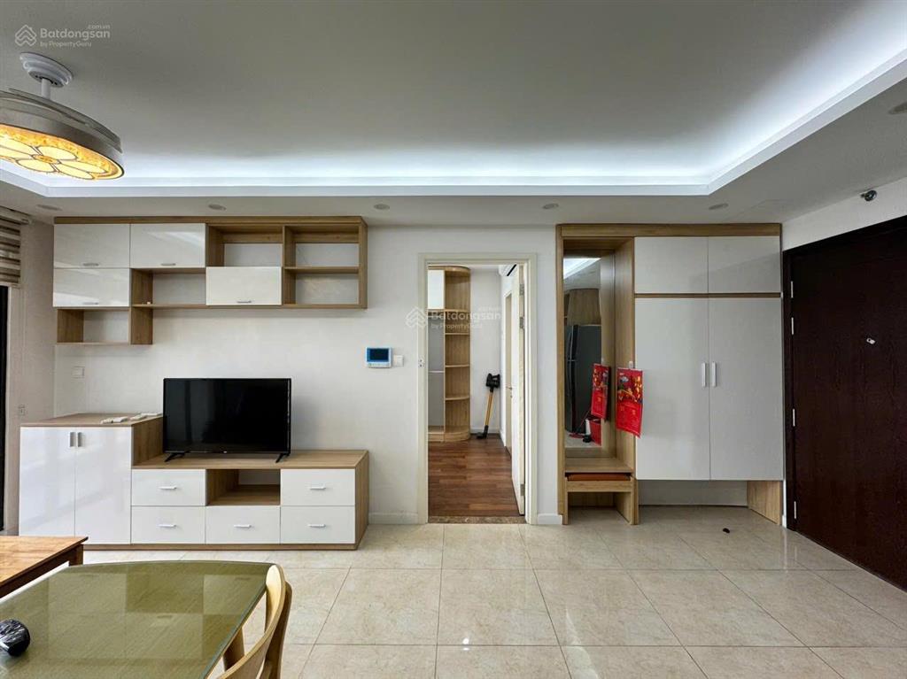Nhỉnh 10 tỷ bao phí  cư dân c6 d'capitale gửi bán căn 2 phòng ngủ 83/73m2 ban công đông nam