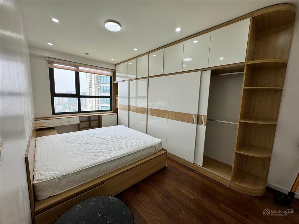 Nhỉnh 10 tỷ bao phí  cư dân c6 d'capitale gửi bán căn 2 phòng ngủ 83/73m2 ban công đông nam
