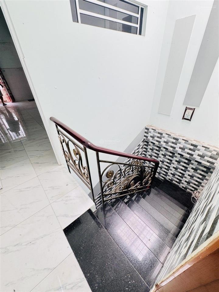 Kdc lý chiêu hoàng  đường nhựa 8m  64m2  2 tầng  giá vừa nhỉnh 6t nhẹ tl tốt