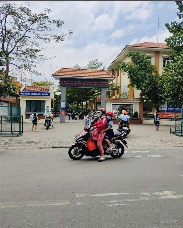 Nhỉnh 3t có nhà 3 tầng btct  gần aeon tp  lô tư  đường nhựa 5m  sát mặt tiền