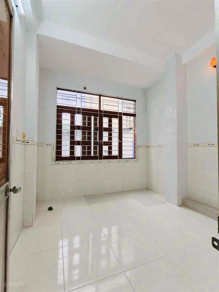 Nhỉnh 3tỷ nhẹ 4tầng kinh dương vương  gần bxmt  sát mặt tiền  3pn  khu nhà 4  5 tầng dân trí