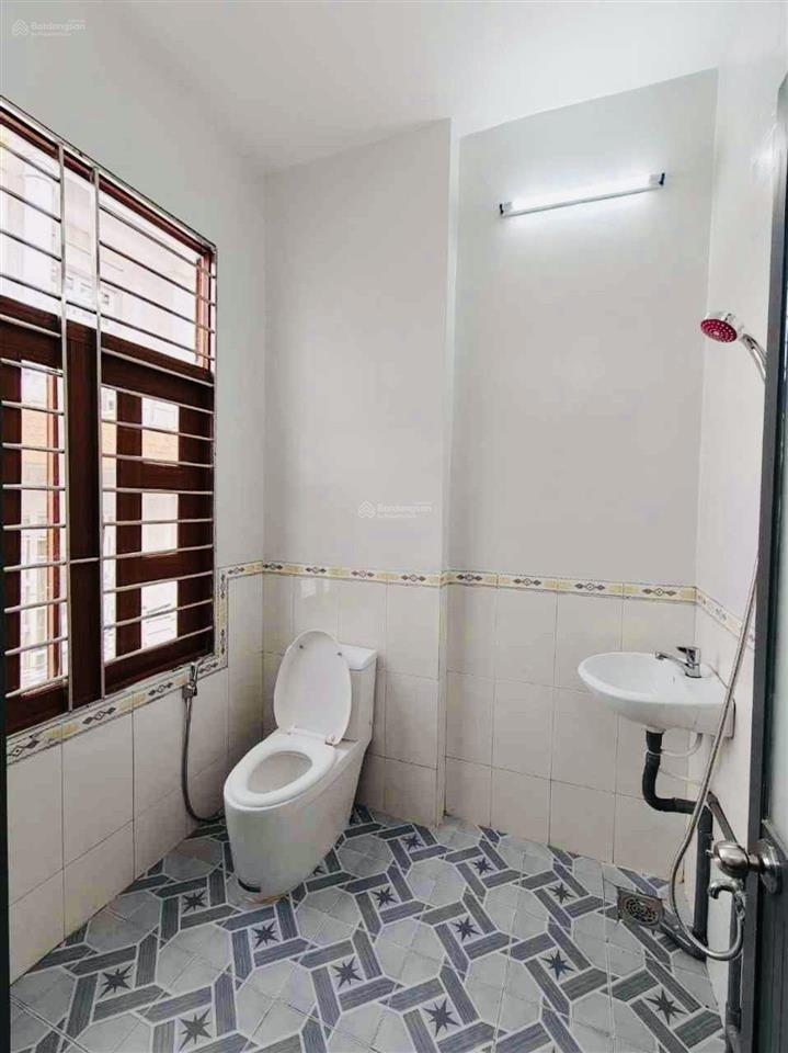 Nhỉnh 3tỷ nhẹ 4tầng kinh dương vương  gần bxmt  sát mặt tiền  3pn  khu nhà 4  5 tầng dân trí