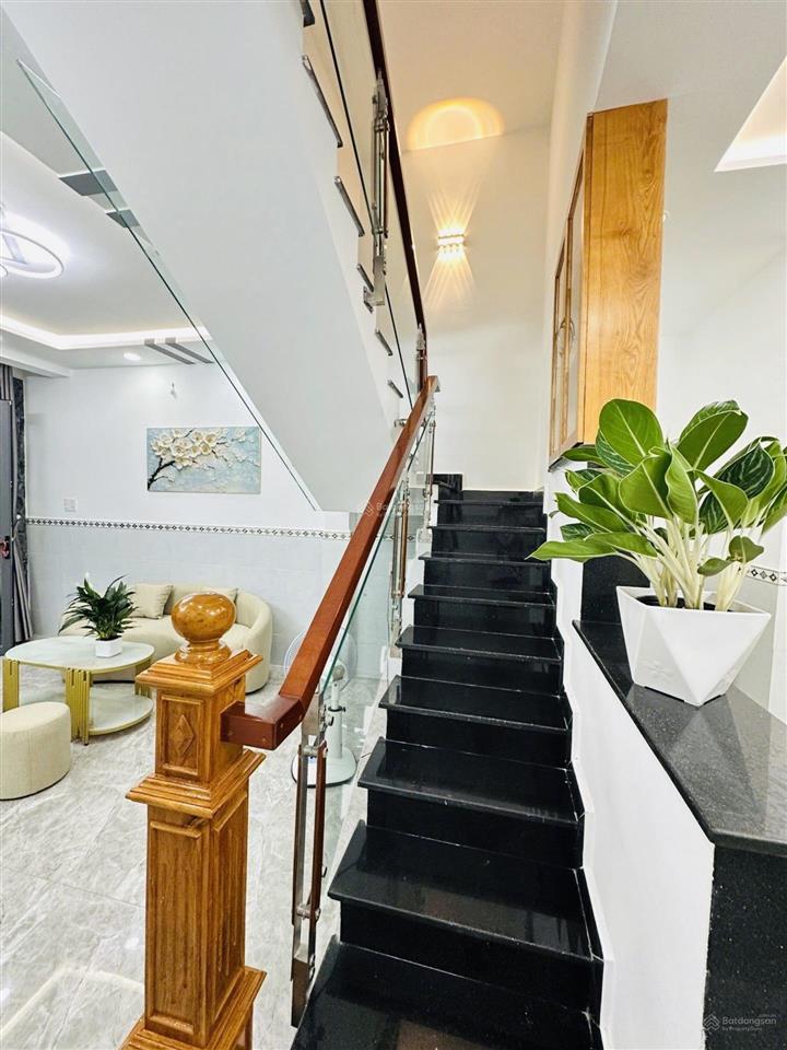 Nhà đẹp đường số 14 lê văn quới  sát mặt tiền  40m2  giá vừa nhỉnh 4t tl