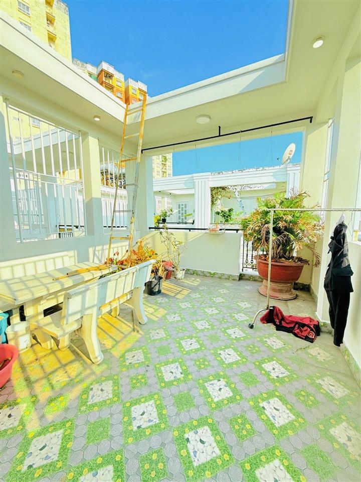 Trương đình hội q8  giáp quận 6  4 tầng  4pn  ko lộ giới  giá 5t2 tl