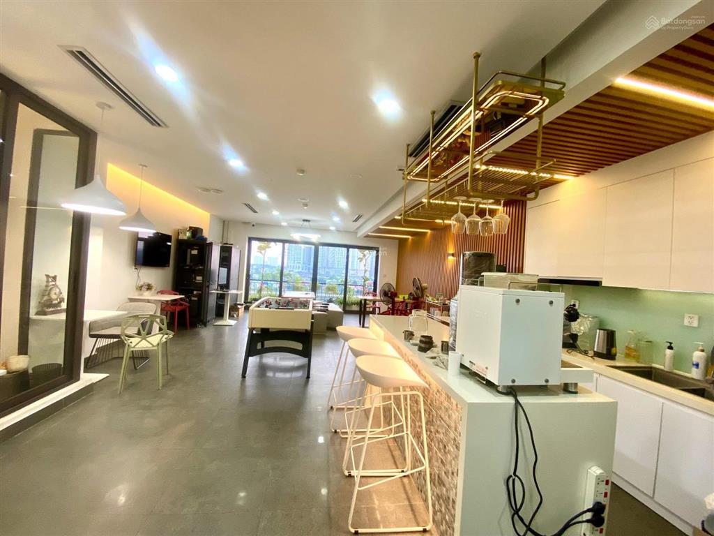 Toà nhà mặt phố, mặt hồ trung tâm thanh xuân, 9 tầng, mt 6m, sổ vuông vắn, giá sale off