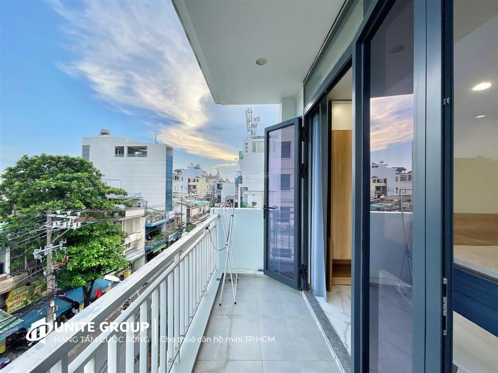 Phòng 45m2 ban công full nội thất ngay trần quý cáp gần gigamall, quận 1, quận 3
