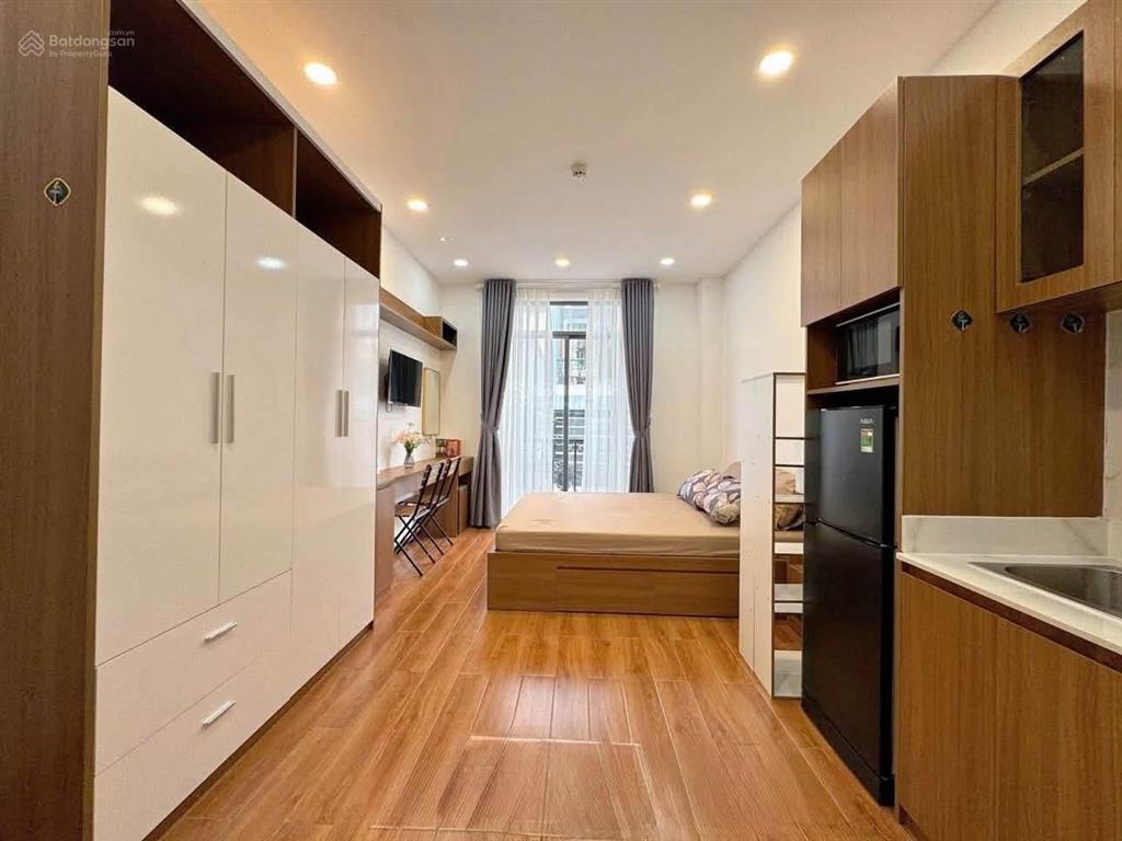 Phòng 40m2 ban công full nội thất ngay lê quang định gần chợ bà chiểu, quận 1, quận 3