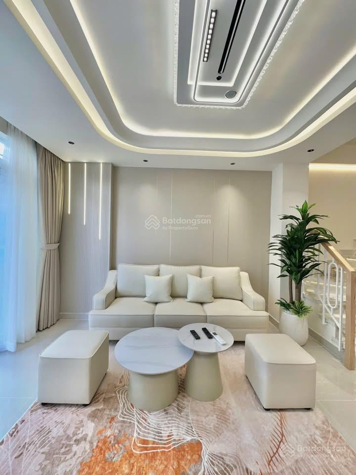 Cần tiền cho con đi du học cần bán gấp nhà mặt phố 5 tầng 4pn hẻm ô tô thông