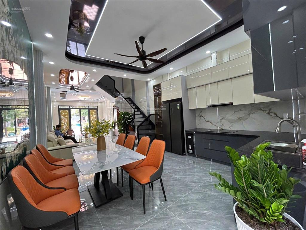 Linh đông, thủ đức. sát phạm văn đồng. 3 tầng 70m2 chỉ 5,x tỷ