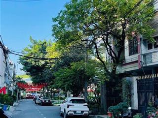 Chỉ 7,x tỷ  nhà 4 tầng, 70m2, hxh thông sát vincom lê văn việt, q9 dòng tiền 40tr/tháng