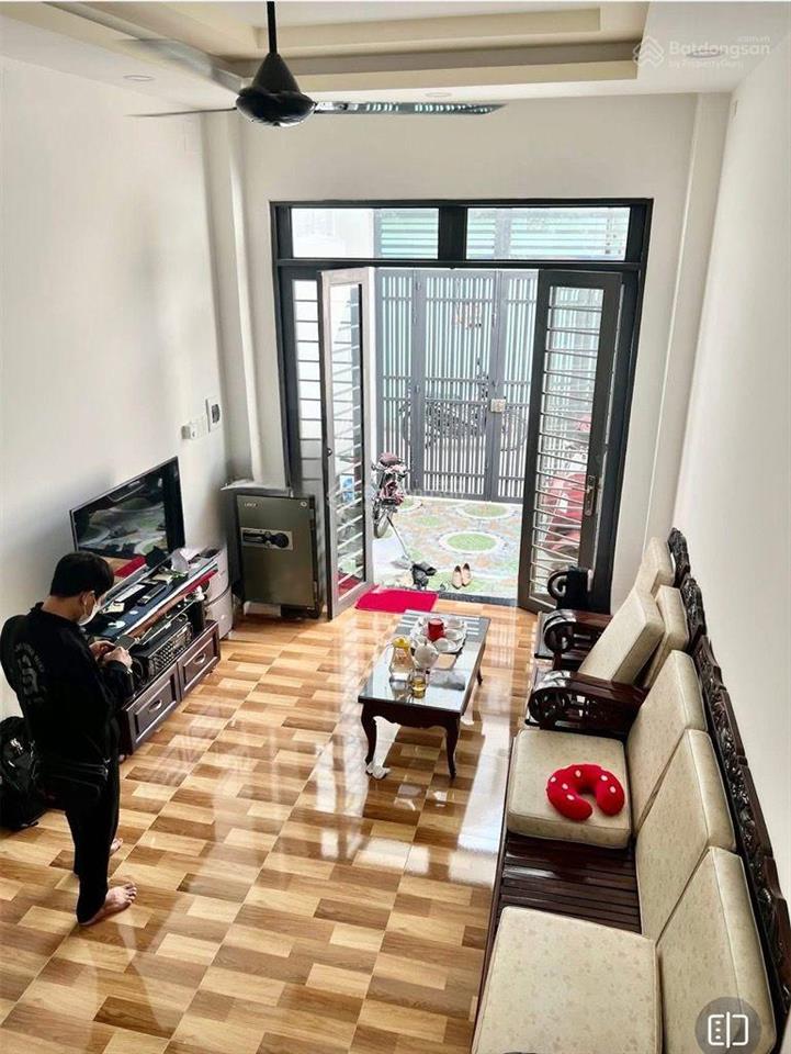 Chỉ 7,x tỷ  nhà 4 tầng, 70m2, hxh thông sát vincom lê văn việt, q9 dòng tiền 40tr/tháng