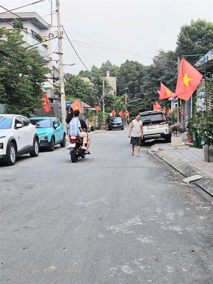 Chỉ 6,x tỷ  ôtô đỗ cửa  3 tầng ngay đỗ xuân hợp q9