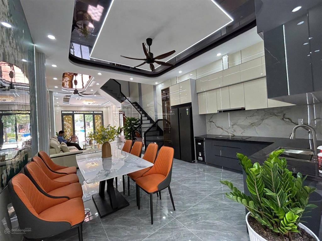 Hiếm  gần vạn phúc city, nhà 3 tầng  70m2, hxh 6m  ôtô ngủ trong nhà, chỉ 6,x tỷ