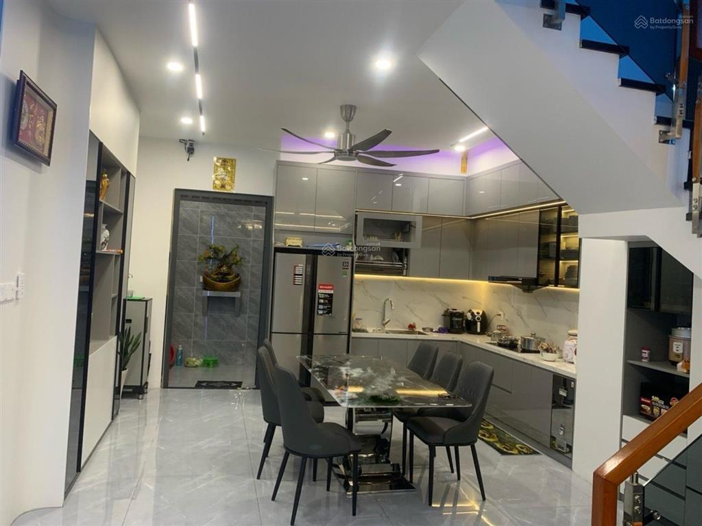 Nhà 3 tầng lê văn việt q9, 80m  ôtô ngủ trong nhà  chỉ 6,x tỷ