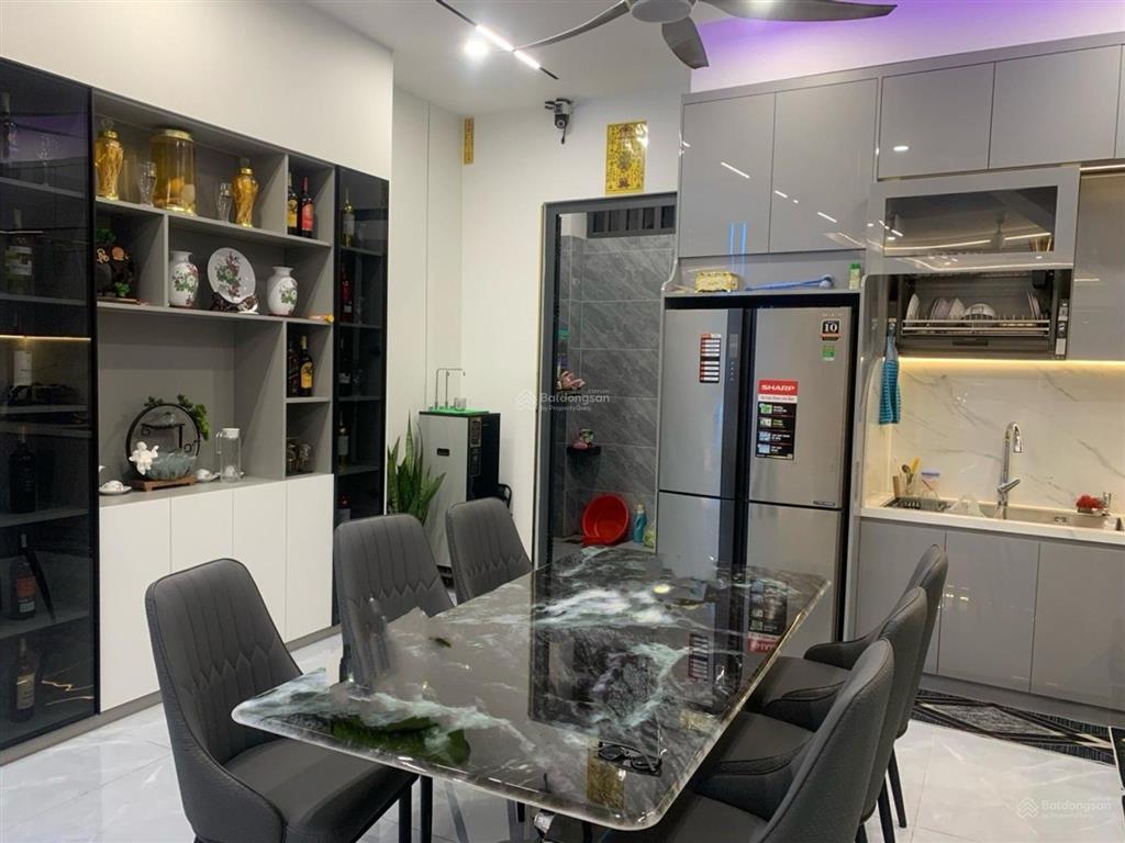 Nhà 3 tầng lê văn việt q9, 80m  ôtô ngủ trong nhà  chỉ 6,x tỷ