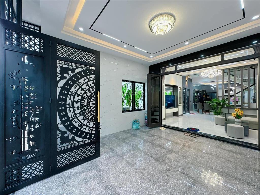 Gần giga mall phạm văn đồng  nhà 4 tầng 80m2, hxh 6m  chỉ 8,x tỷ