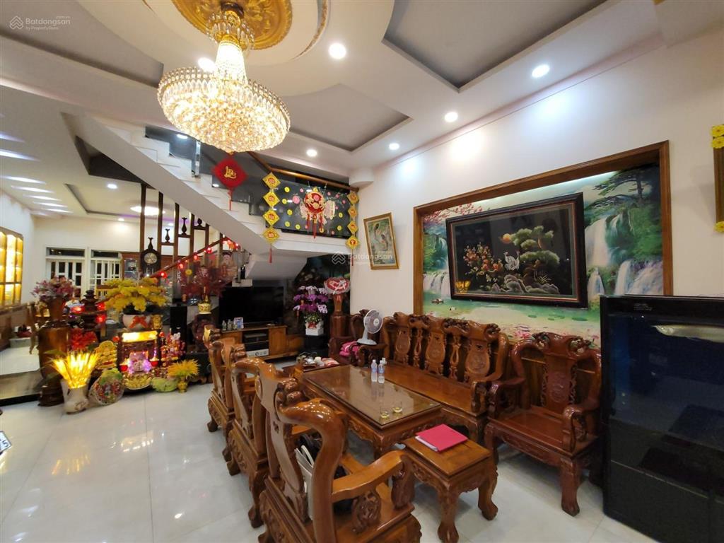 Bán nhà linh xuân, thủ đức  giáp phạm văn đồng. 4 tầng 100m2, hxh  chỉ 6,x tỷ