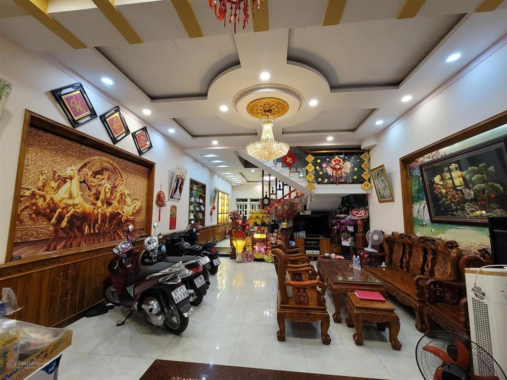 Bán nhà linh xuân, thủ đức  giáp phạm văn đồng. 4 tầng 100m2, hxh  chỉ 6,x tỷ