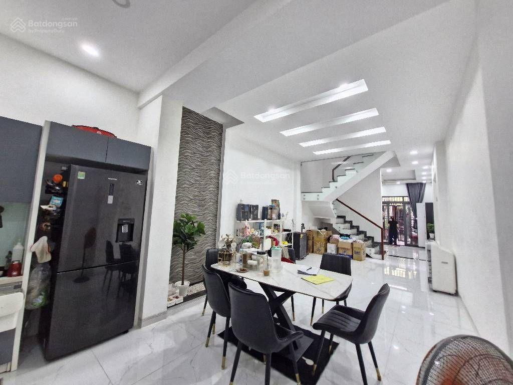 Bán nhà 3 tầng 110m2, hxh, hiệp bình ngay khu dân cư hồng long  vạn phúc city, chỉ 8, x tỷ