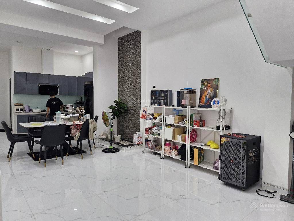 Bán nhà 3 tầng 110m2, hxh, hiệp bình ngay khu dân cư hồng long  vạn phúc city, chỉ 8, x tỷ