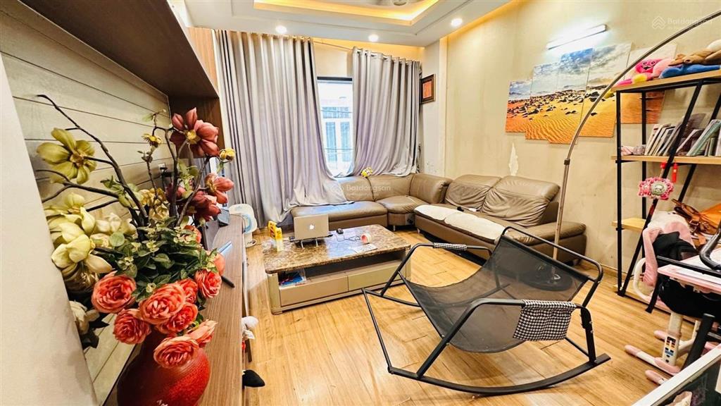 Hiếm  cạnh vincom võ văn ngân  thủ đức. 4 tầng 80m2, hxh 6m  7,x tỷ