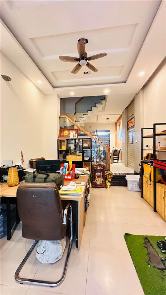 Hiếm  cạnh vincom võ văn ngân  thủ đức. 4 tầng 80m2, hxh 6m  7,x tỷ