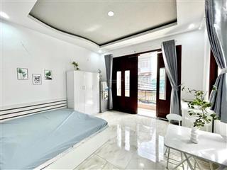 Cho thuê phòng mới xây full nội thất, bancon to, gần phú mỹ hưng, và khu chế xuất