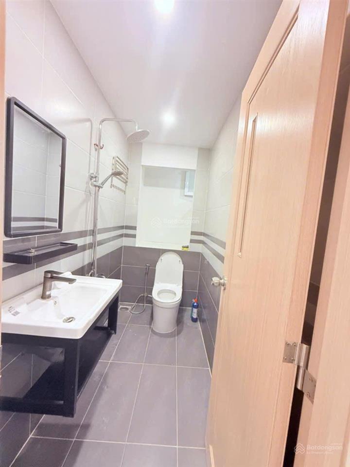 Nguyên căn 3 phòng ngủ  2wc, sẵn 3 máy lạnh, nhà mới, gần phú mỹ hưng