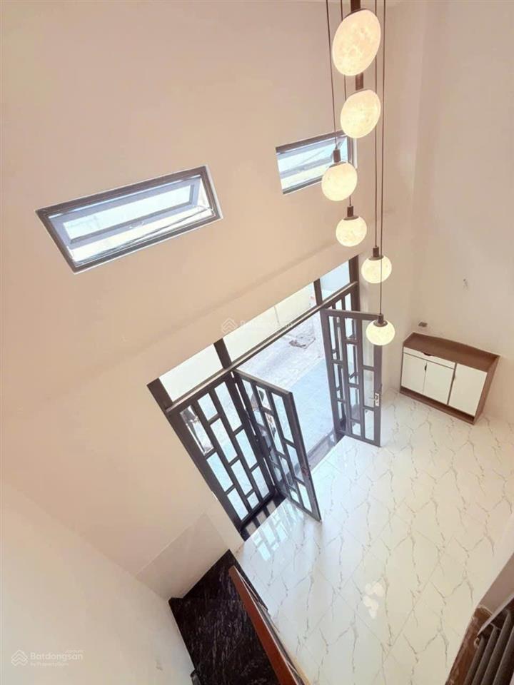Nguyên căn 3 phòng ngủ  2wc, sẵn 3 máy lạnh, nhà mới, gần phú mỹ hưng