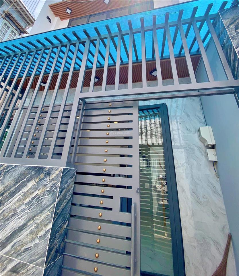 Cho thuê nguyên căn 1 trệt, 1 lầu ban công, 2wc, sát quận 4, ngay trung tâm quận 7