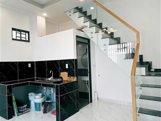 Cho thuê nguyên căn 1 trệt, 1 lầu ban công, 2wc, sát quận 4, ngay trung tâm quận 7