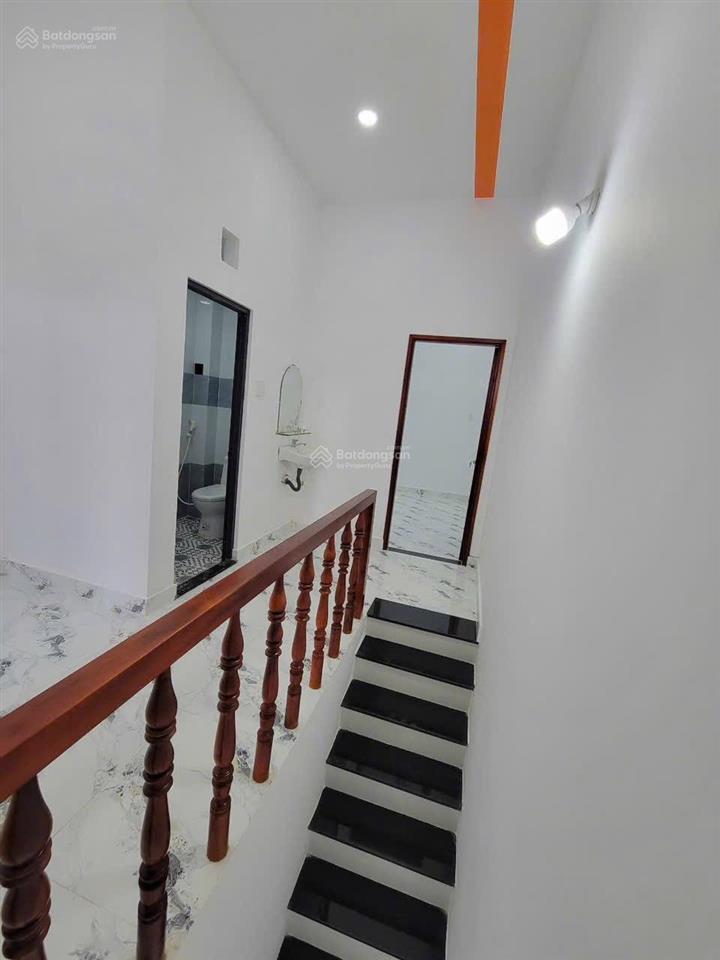 Cần bán gấp nhà 1 trệt+ 1 lầu giá 800 triệu